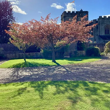 Πανσιόν The Garden At Snape Castle Mews 5*