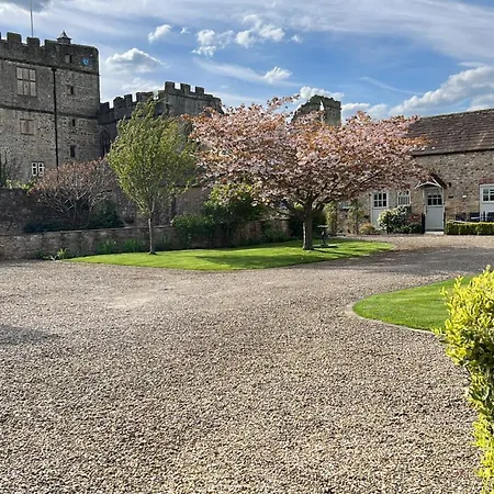 The Garden At Snape Castle Mews 5* Bedale