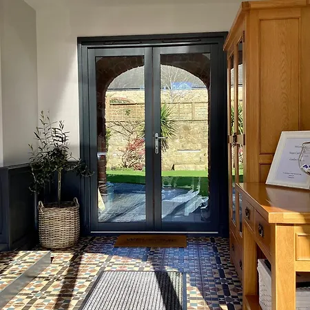 בית הארחה The Garden At Snape Castle Mews בידייל