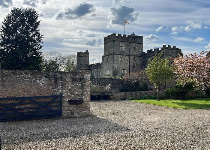 The Garden At Snape Castle Mews