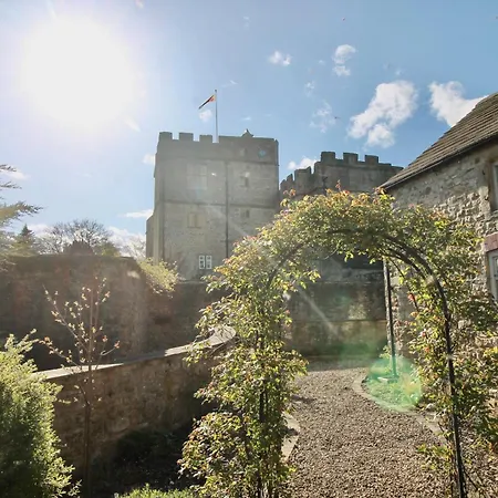 Gæstehus The Garden At Snape Castle Mews 5*