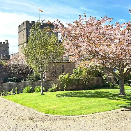 The Garden At Snape Castle Mews 5*