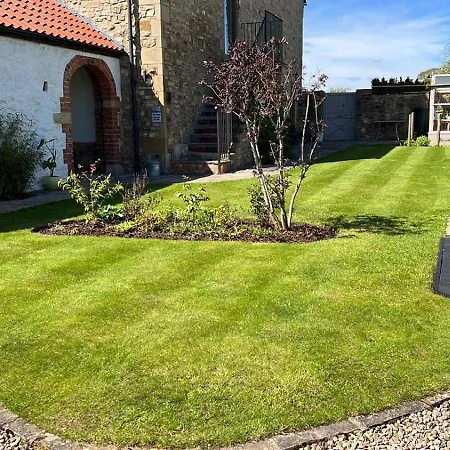 The Garden At Snape Castle Mews Gæstehus 5*