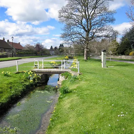 The Garden At Snape Castle Mews Gæstehus