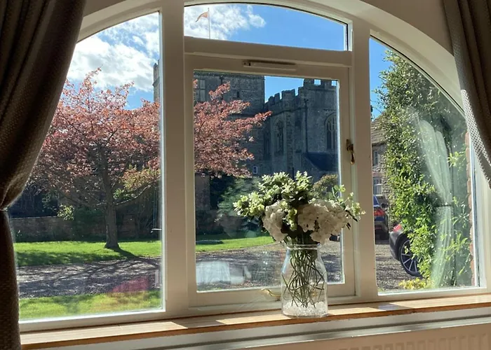 The Garden At Snape Castle Mews 贝德尔