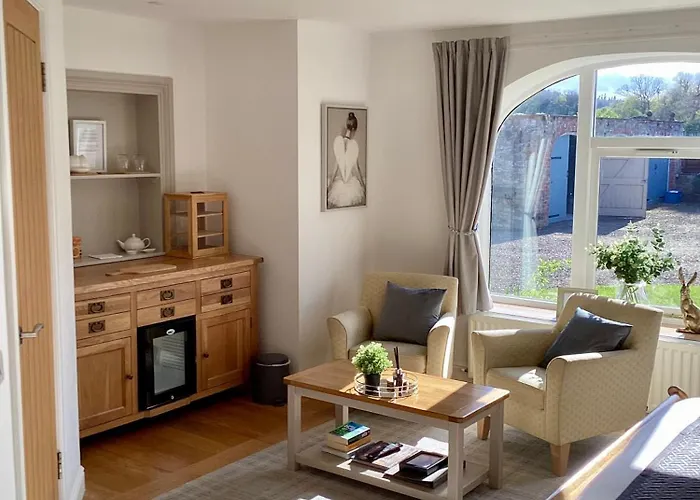 The Garden At Snape Castle Mews 贝德尔